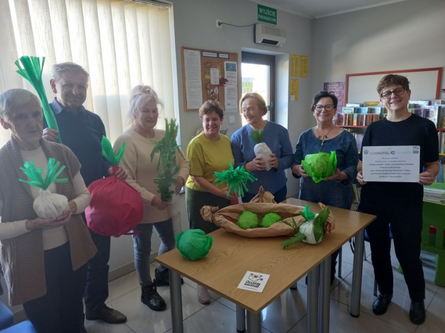 Najpierw warsztaty, później przedstawienie. Seniorzy zawitali do szkół