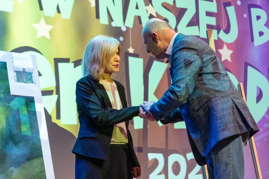 Prace młodych artystów z KDK trafiły do konińskiego szpitala, hospicjum i DPS