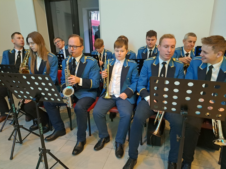 Tradycyjnie sala pełna gości na Wigilii u Zofii Urbanowskiej