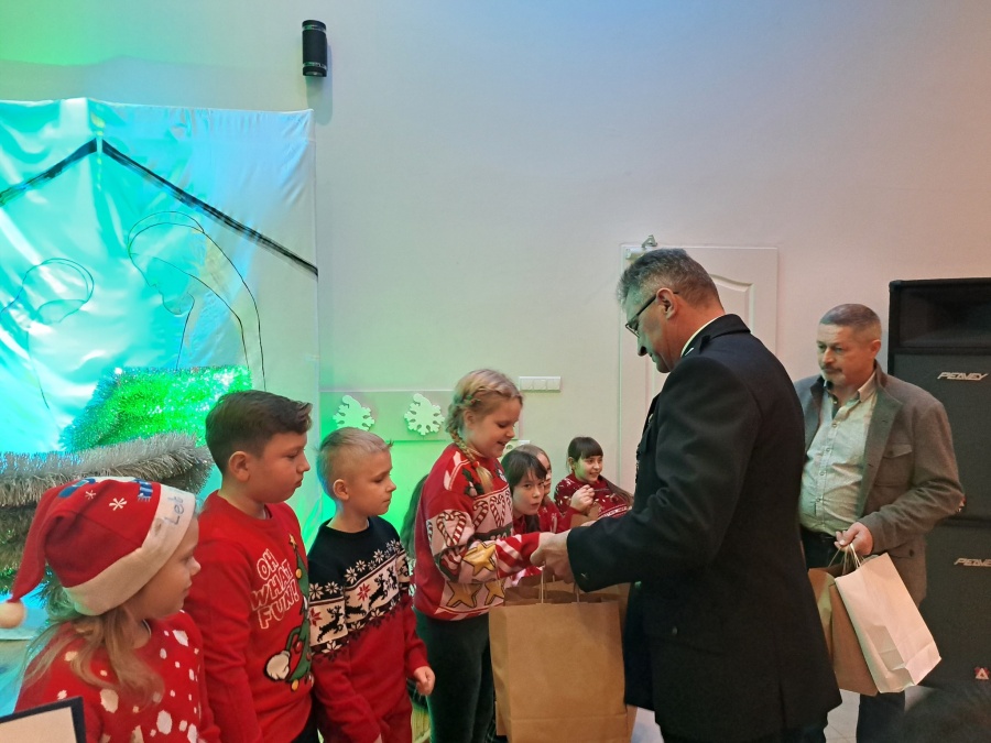 Tradycyjnie sala pełna gości na Wigilii u Zofii Urbanowskiej