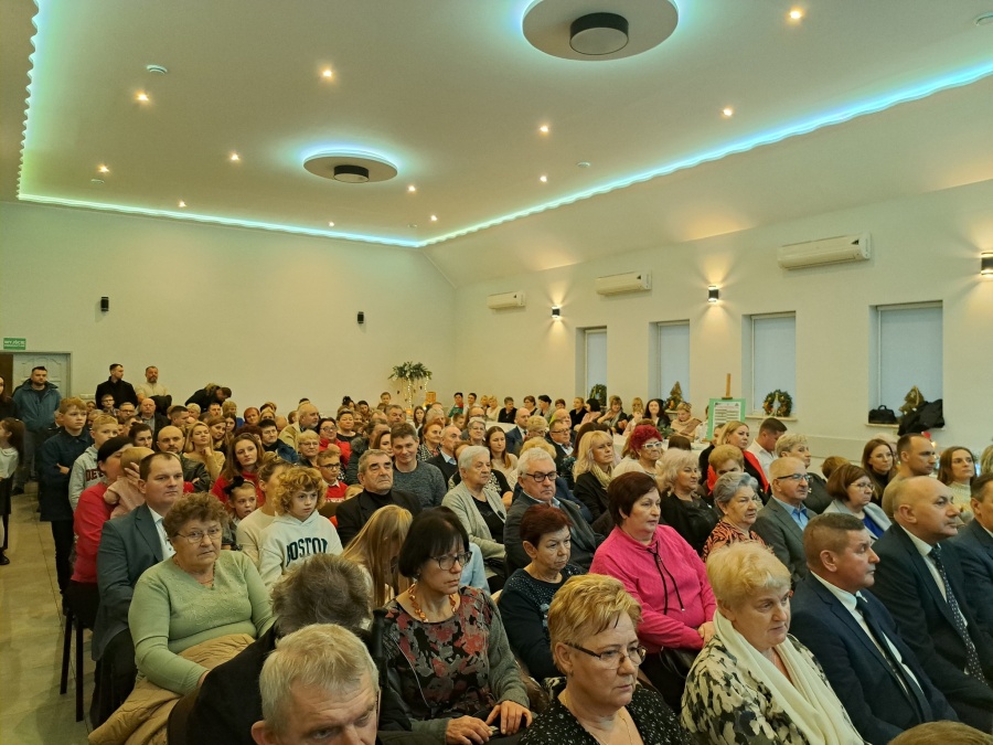 Tradycyjnie sala pełna gości na Wigilii u Zofii Urbanowskiej
