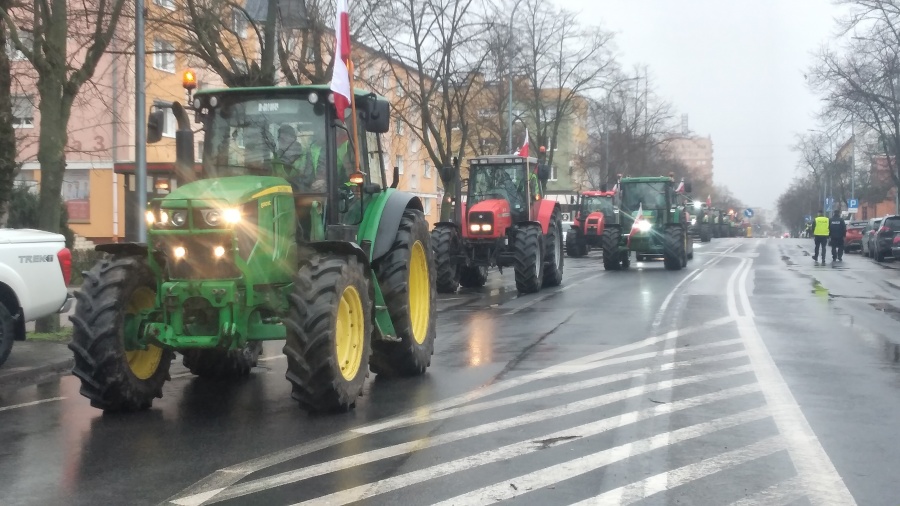 Protesty rolnicze w naszym regionie. Na drogach ponad 600 maszyn