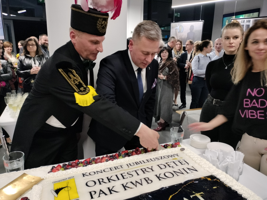 Życzenia, tort i ogrom dobrej muzyki. 70-lecie Orkiestry Dętej PAK KWB Konin