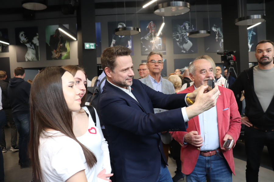 Rafał Trzaskowski wspiera Piotra Korytkowskiego. „Dzięki niemu Konin się zmienia nie do poznania i bardzo ważne, żeby kontynuować ten trend”
