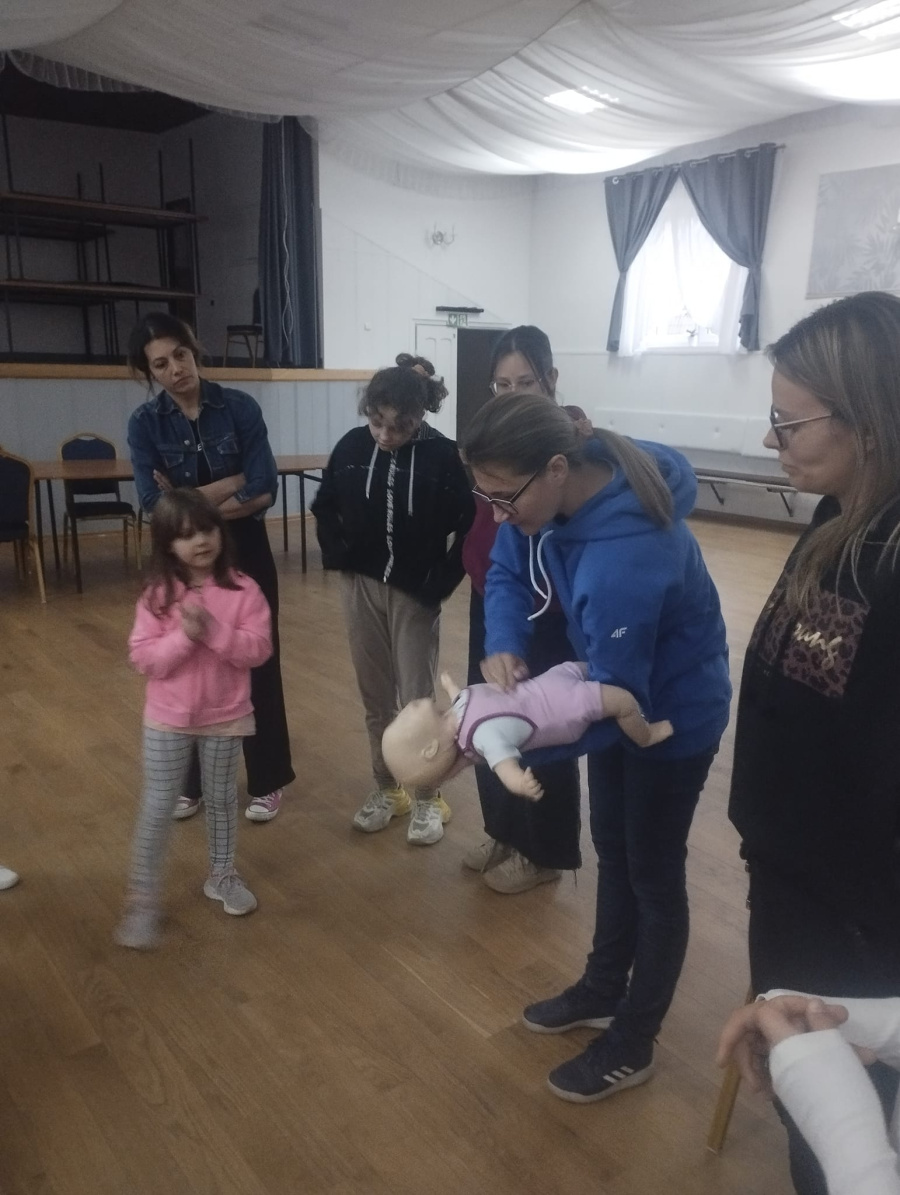 Aktywne Kobiety uczyły się udzielać pierwszej pomocy. Na szkolenie przyszły z dziećmi