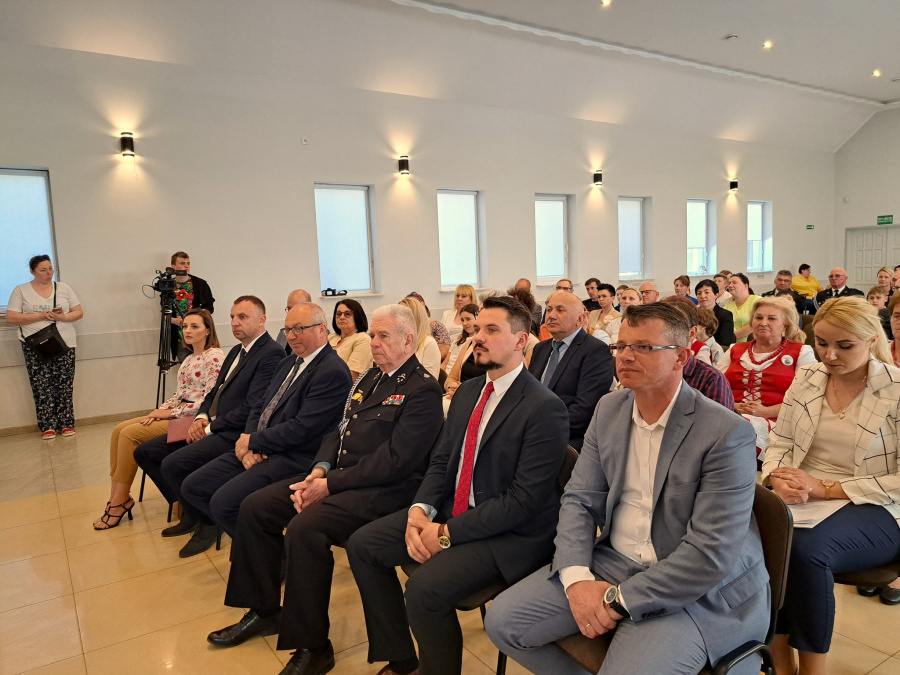 Obchodzili imieniny i urodziny znanej pisarki. Były kwiaty, prelekcja i występy