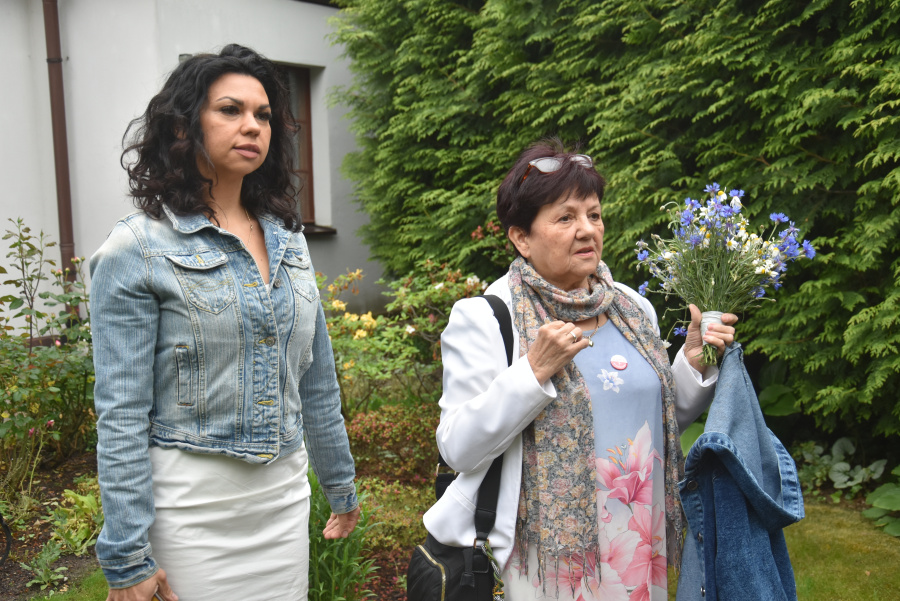 Córki dziękują mamom. Na zdjęciach w pięknych tanecznych pozach