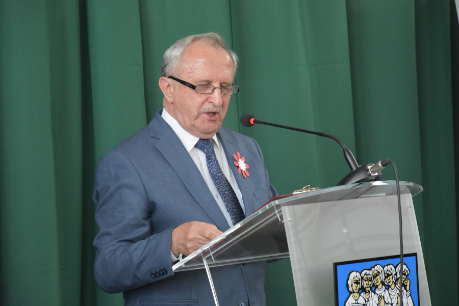 Szkoła Podstawowa w Kozarzewie ma sztandar. Czekała ponad sto lat