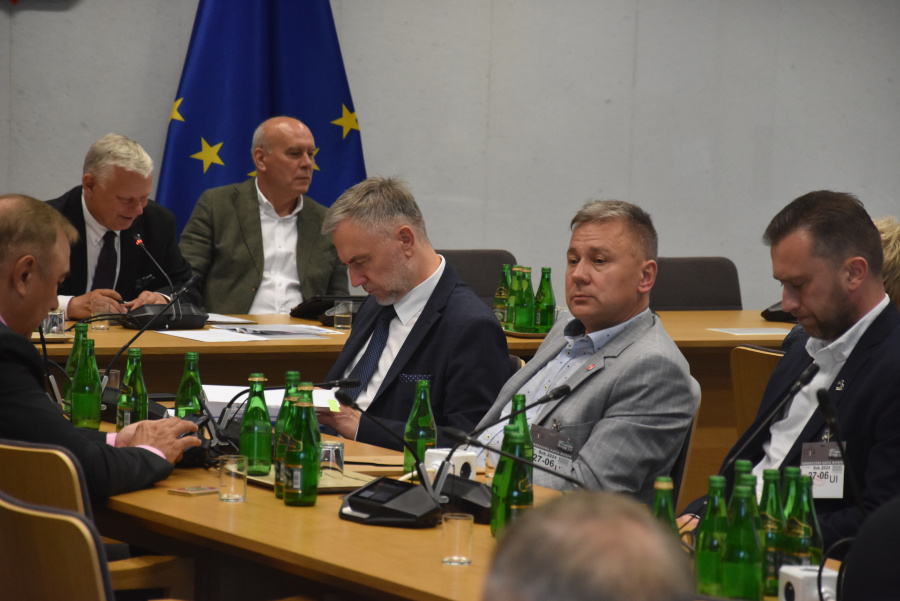 W sejmie o budowie elektrowni jądrowej w Koninie. Wiceminister aktywów państwowych się pojawił i wyszedł z komisji
