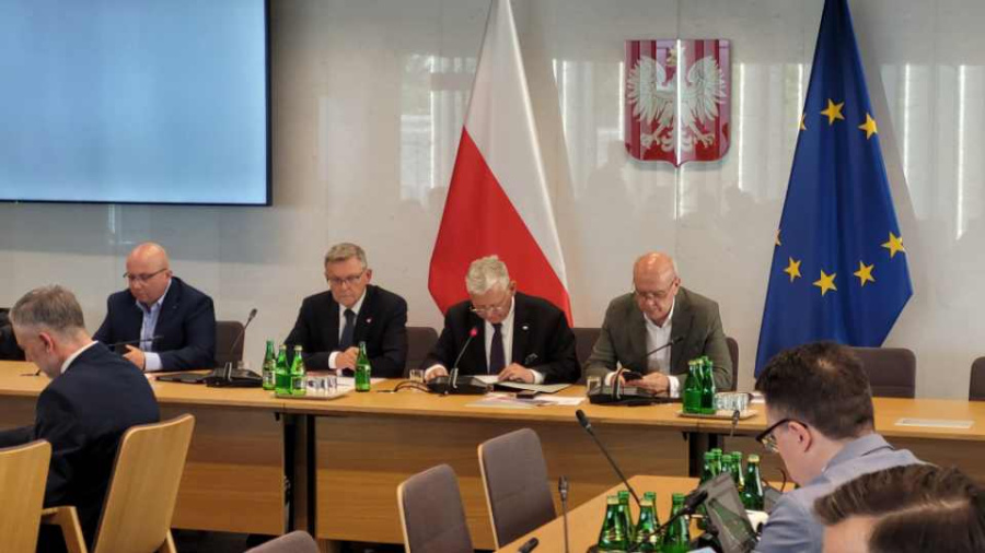 W sejmie o budowie elektrowni jądrowej w Koninie. Wiceminister aktywów państwowych się pojawił i wyszedł z komisji
