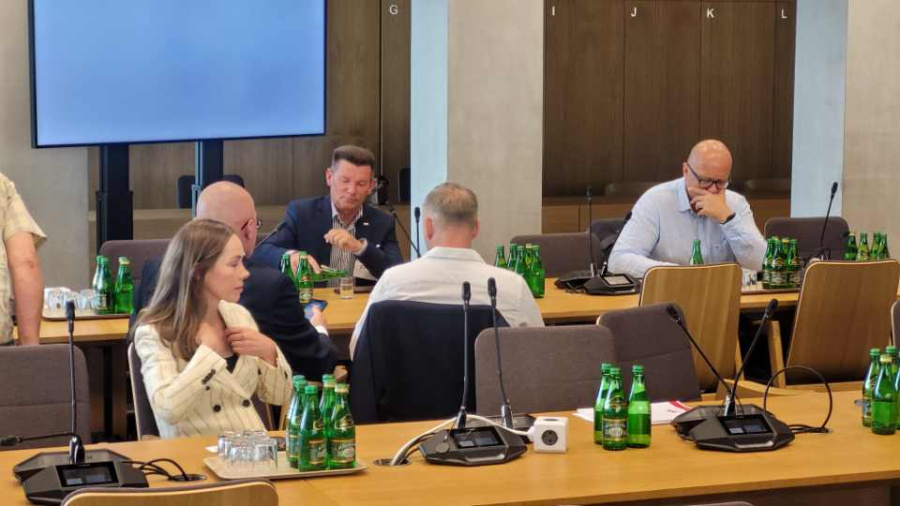W sejmie o budowie elektrowni jądrowej w Koninie. Wiceminister aktywów państwowych się pojawił i wyszedł z komisji