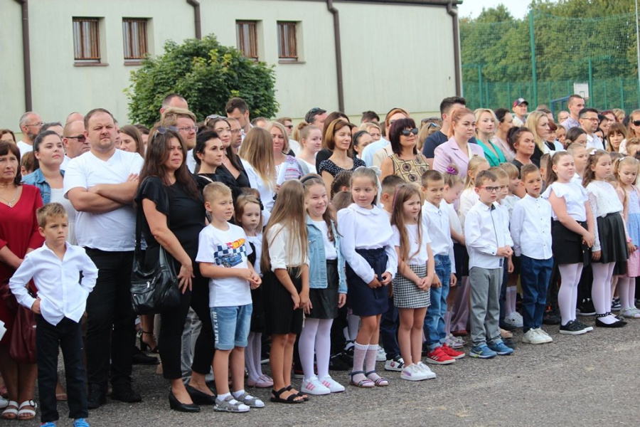 Rok szkolny rozpoczęło 2.176 uczniów i 768 przedszkolaków