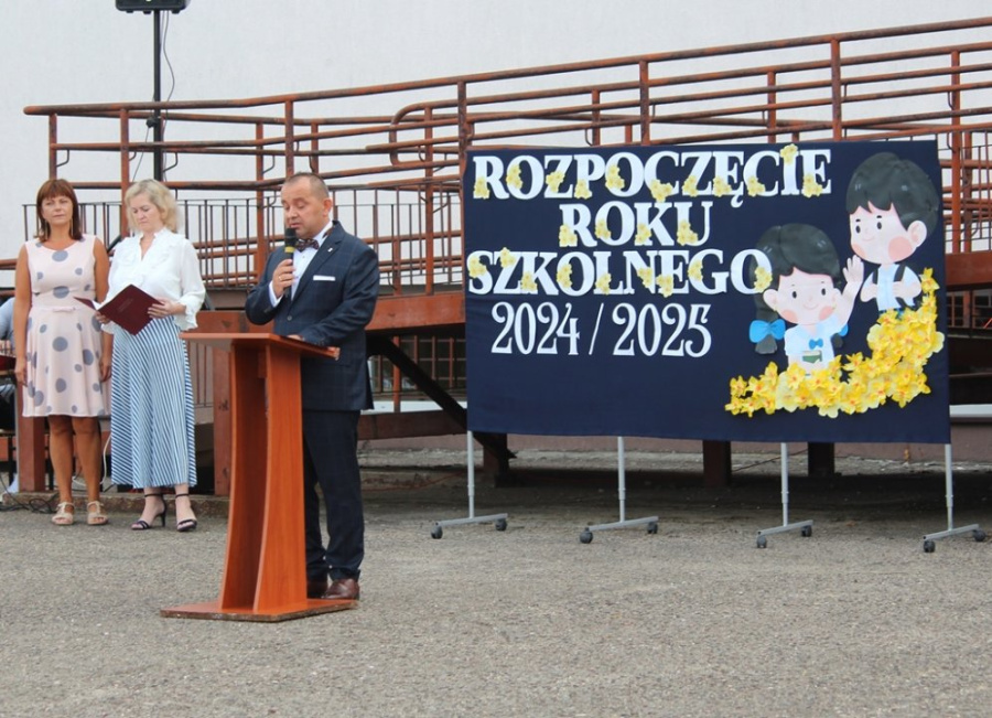 Rok szkolny rozpoczęło 2.176 uczniów i 768 przedszkolaków