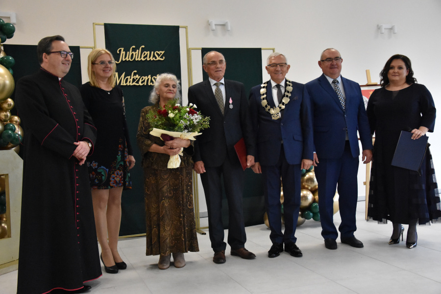 „Znaleźć właściwą osobę i być właściwą osobą”. Złote Gody 22 par