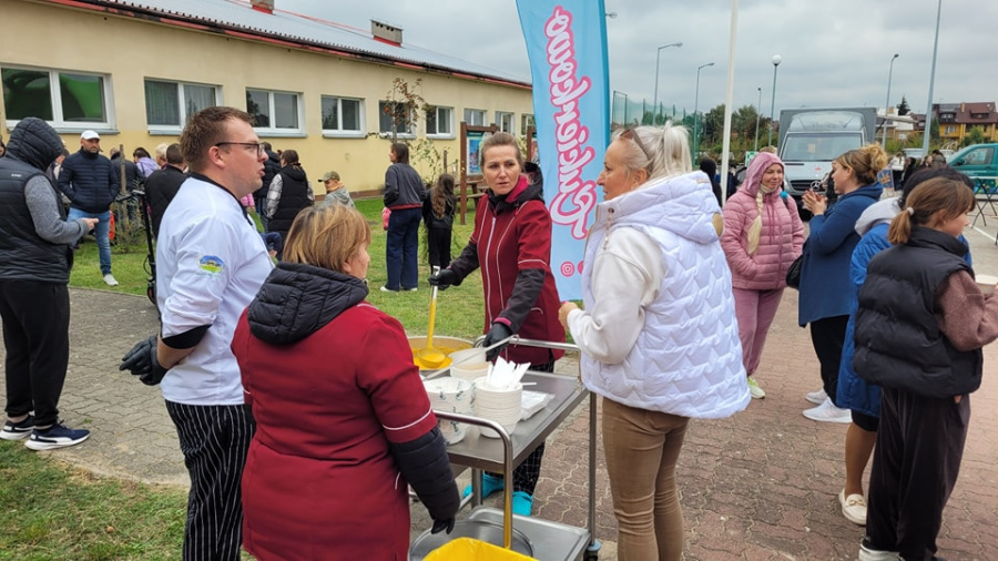 Piknik Konińskiego Pyrka w „dziewiątce”. Zbierają pieniądze na budowę ścieżki sensorycznej