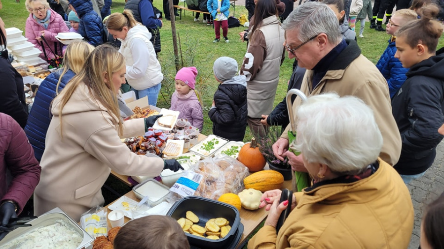 Piknik Konińskiego Pyrka w „dziewiątce”. Zbierają pieniądze na budowę ścieżki sensorycznej