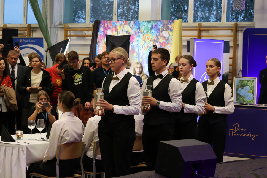 Trwa Noc Zawodowców. Mnóstwo atrakcji, konkursy i wystawy