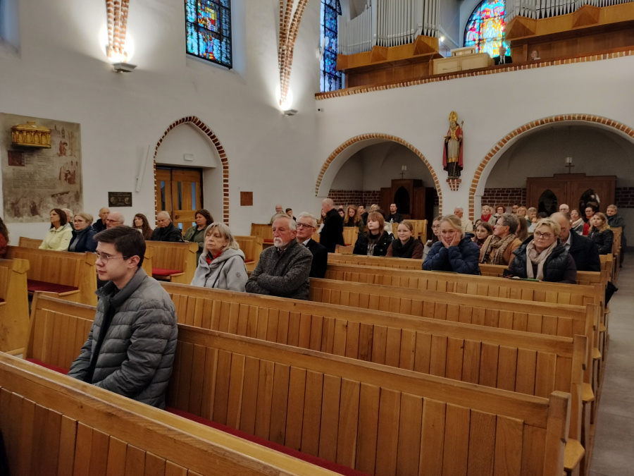 Cztery koncerty w kazimierowskim klasztorze. Jako ostatni wystąpił prof. Andrzej Chorosiński
