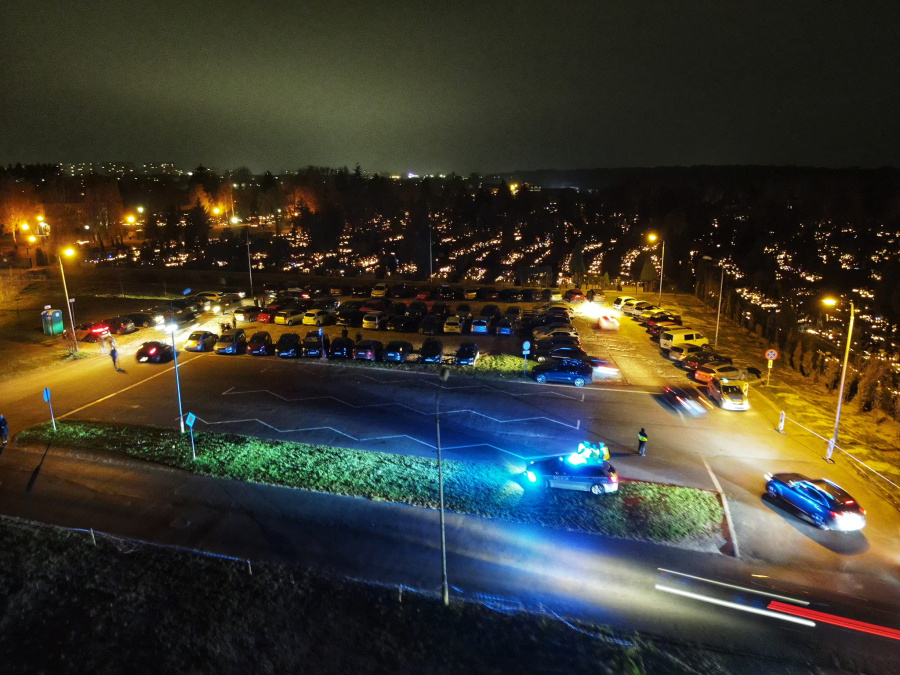 Dron nad cmentarzami. „Nie ma większych problemów z płynnością ruchu”