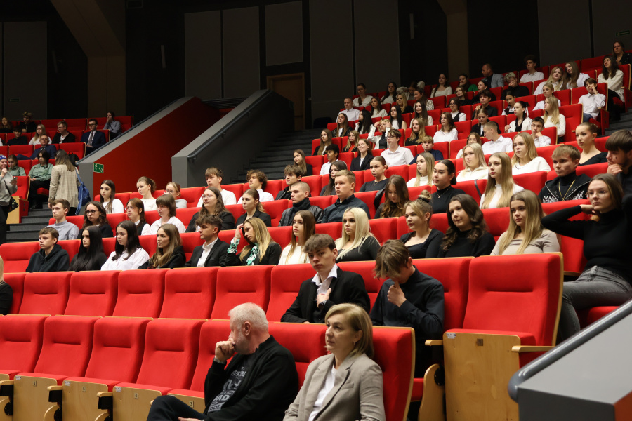 Przygotowują się do studiów. Inauguracja Klas Akademickich ANS w Koninie