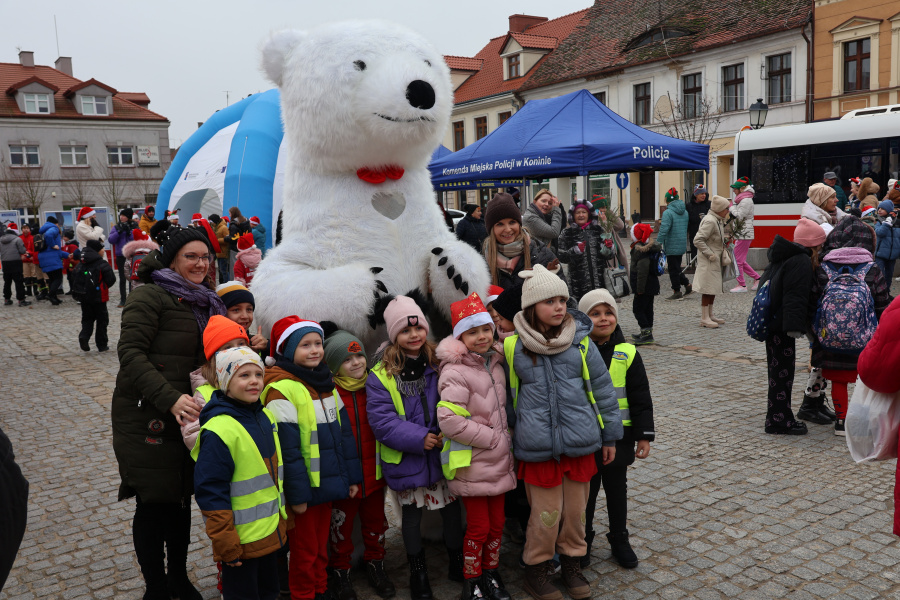 Choinka w Koninie już świeci. Jarmark Świętego Mikołaja