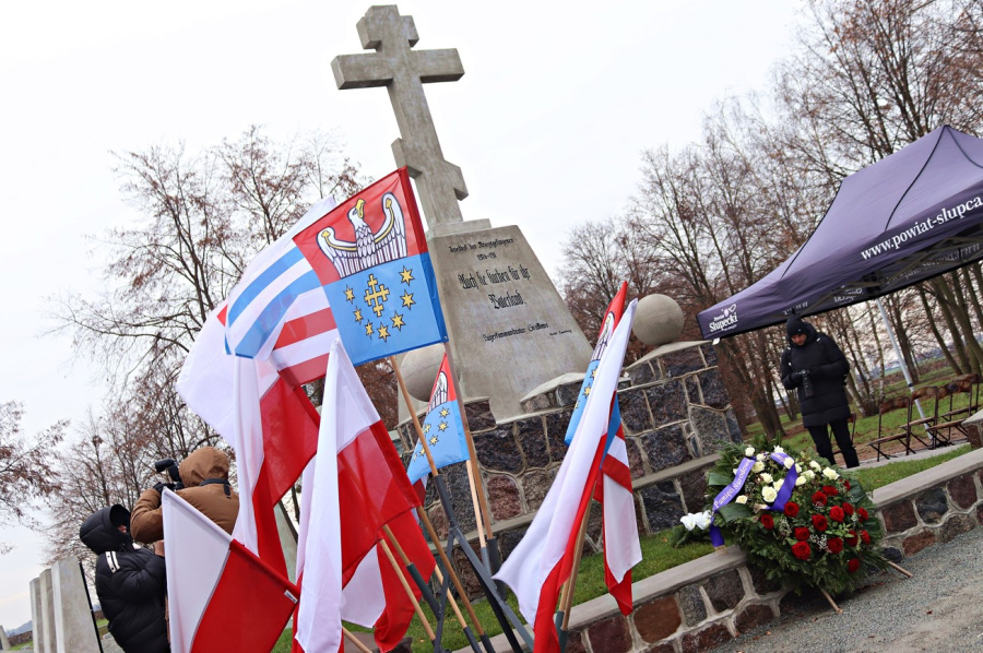 Cmentarz w Łężcu po renowacji