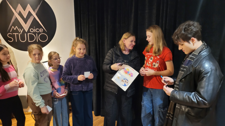 Mikołaj Przybylski dostał wyjątkową statuetkę. Odwiedził Studio My Voice w Starym Mieście