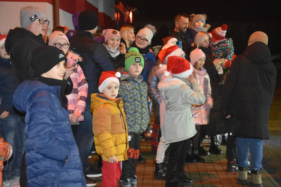 Były grzeczne, dostały prezenty. Mikołaj przyjechał bryczką