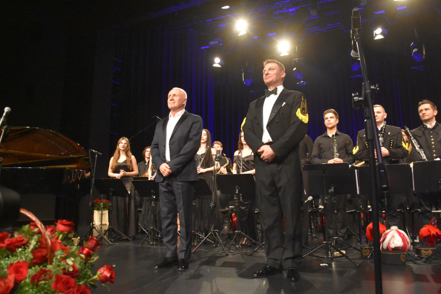 Orkiestra PAK KWB Konin i Waldemar Malicki. Koncert pełen wirtuozerii