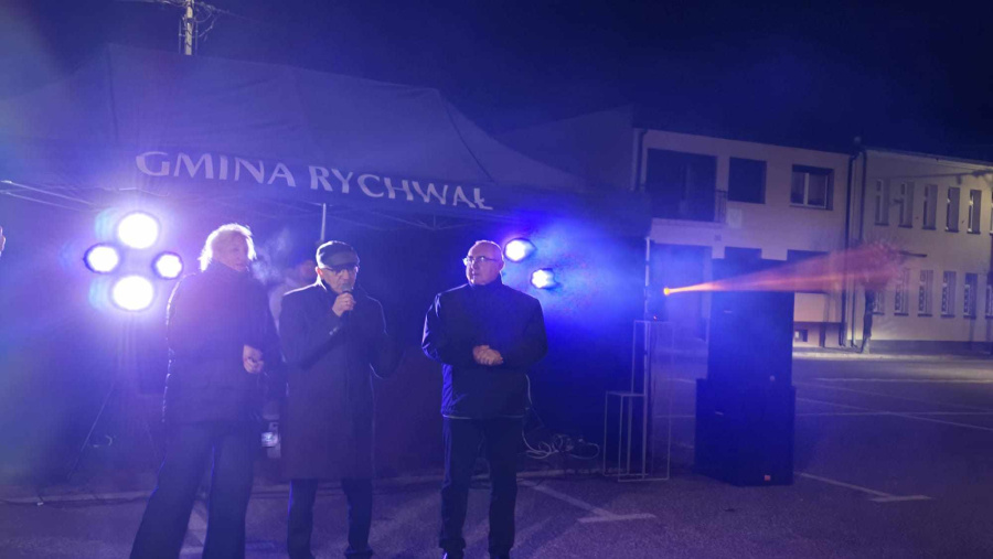 Sylwester pod gwiazdami. Mieszkańcy znów powitali Nowy Rok na Rychwalskim Rynku