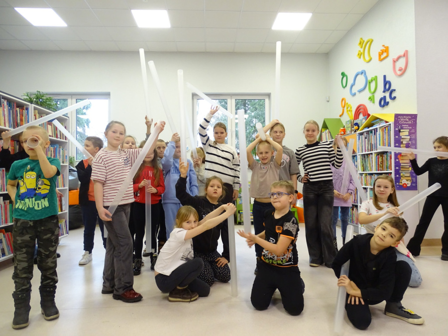 „Ferie pełne frajdy już za nami!” W bibliotece bawiło się prawie 200 dzieci