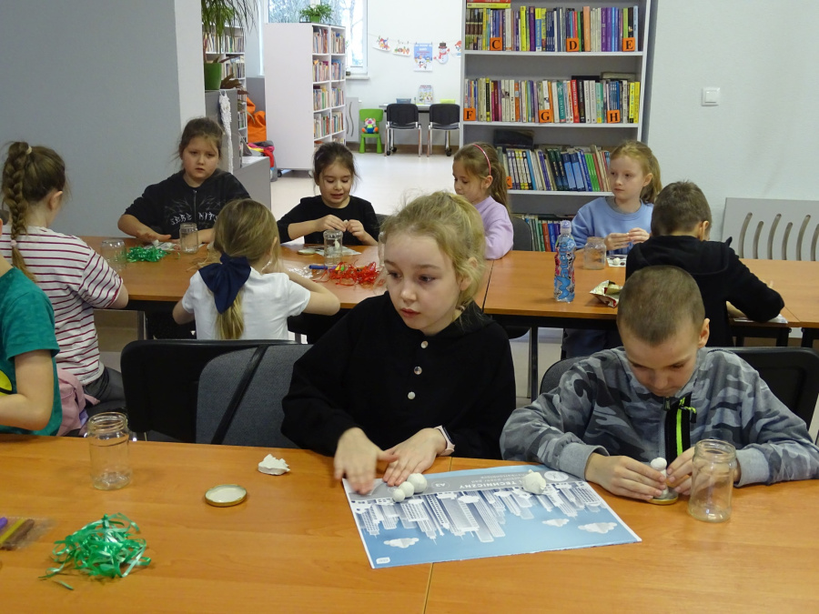 „Ferie pełne frajdy już za nami!” W bibliotece bawiło się prawie 200 dzieci