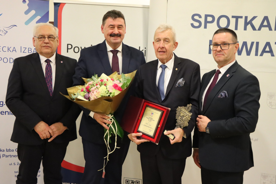 Spotkanie Noworoczne Powiatu Tureckiego. Najbardziej zasłużonym wręczono tytuły i nagrody