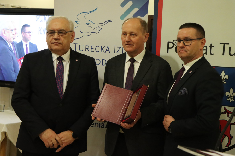 Spotkanie Noworoczne Powiatu Tureckiego. Najbardziej zasłużonym wręczono tytuły i nagrody