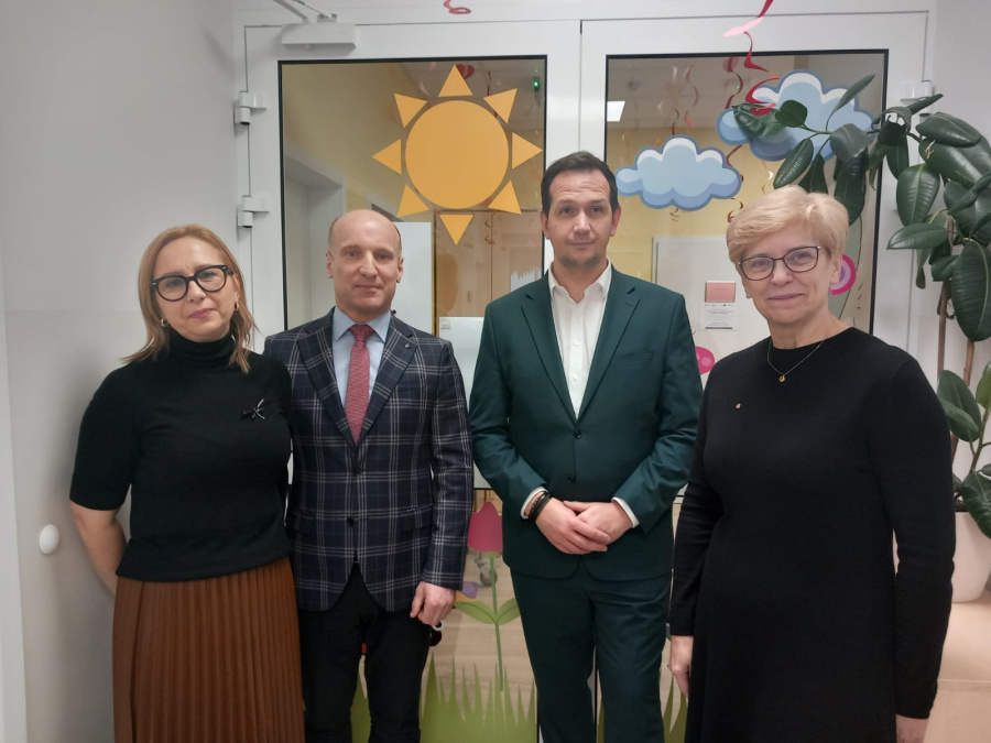 Kurator odwiedził placówki w powiecie. Rozmawiał z dyrektorami o inwestycjach