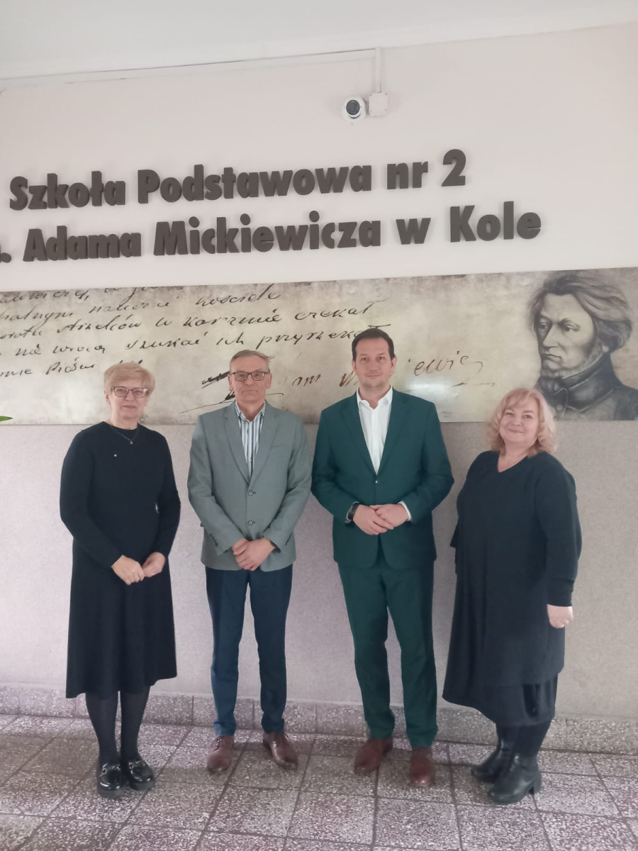 Kurator odwiedził placówki w powiecie. Rozmawiał z dyrektorami o inwestycjach