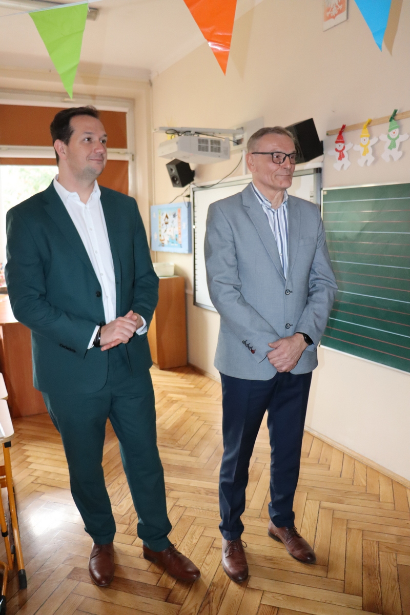 Kurator odwiedził placówki w powiecie. Rozmawiał z dyrektorami o inwestycjach