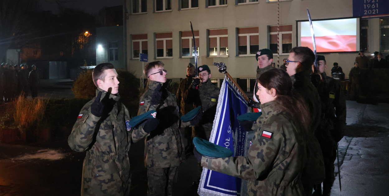 Ślubowanie uczniów klas wojskowych w „Koperniku”