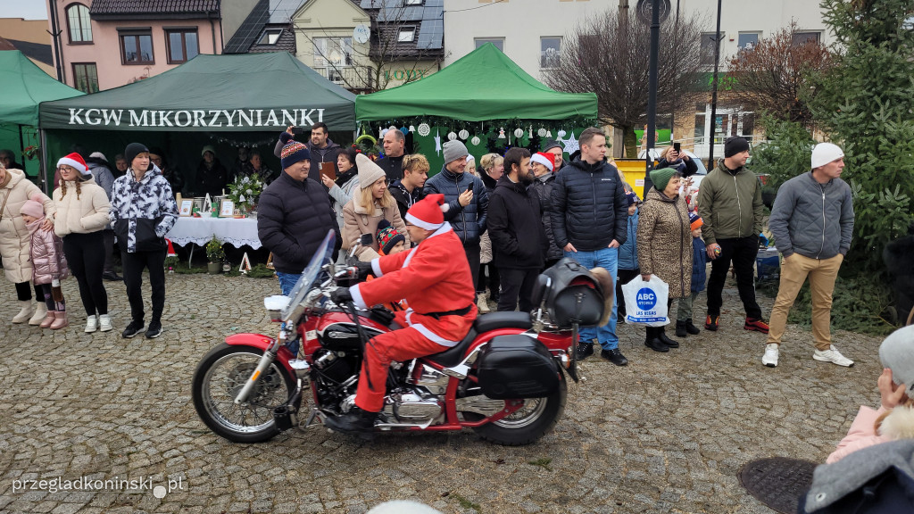 Świątecznie na rynku w Ślesinie