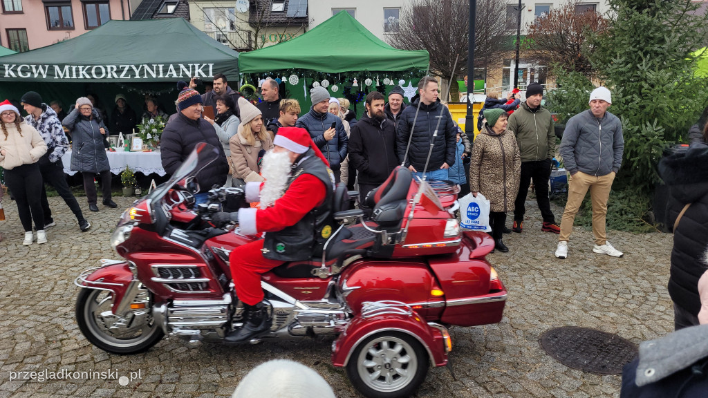 Świątecznie na rynku w Ślesinie