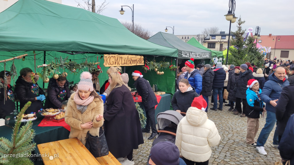 Świątecznie na rynku w Ślesinie