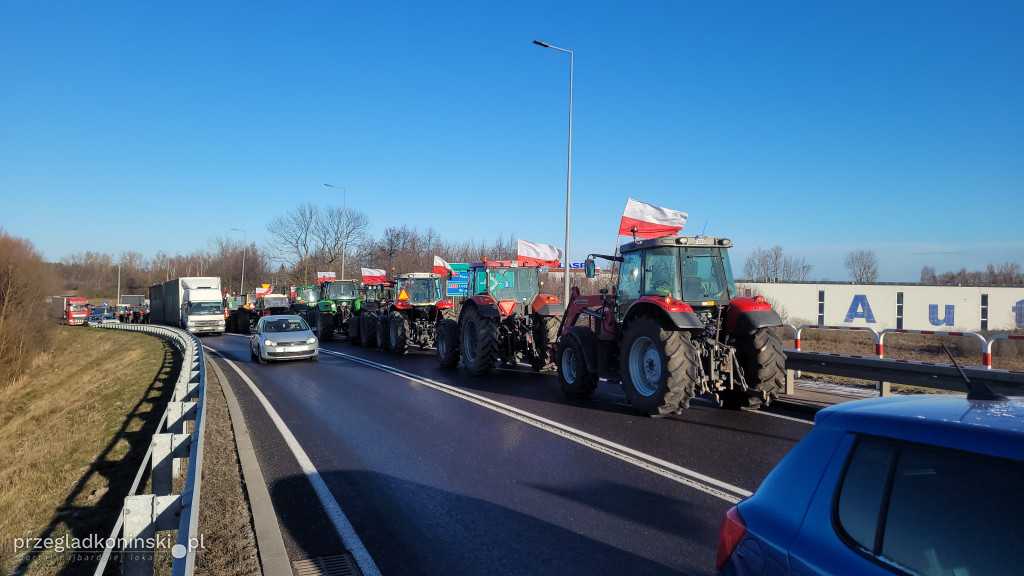 Protest rolników na wiadukcie nad autostradą