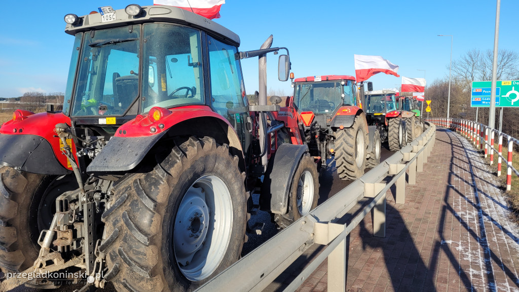 Protest rolników na wiadukcie nad autostradą