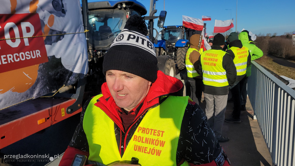 Protest rolników na wiadukcie nad autostradą