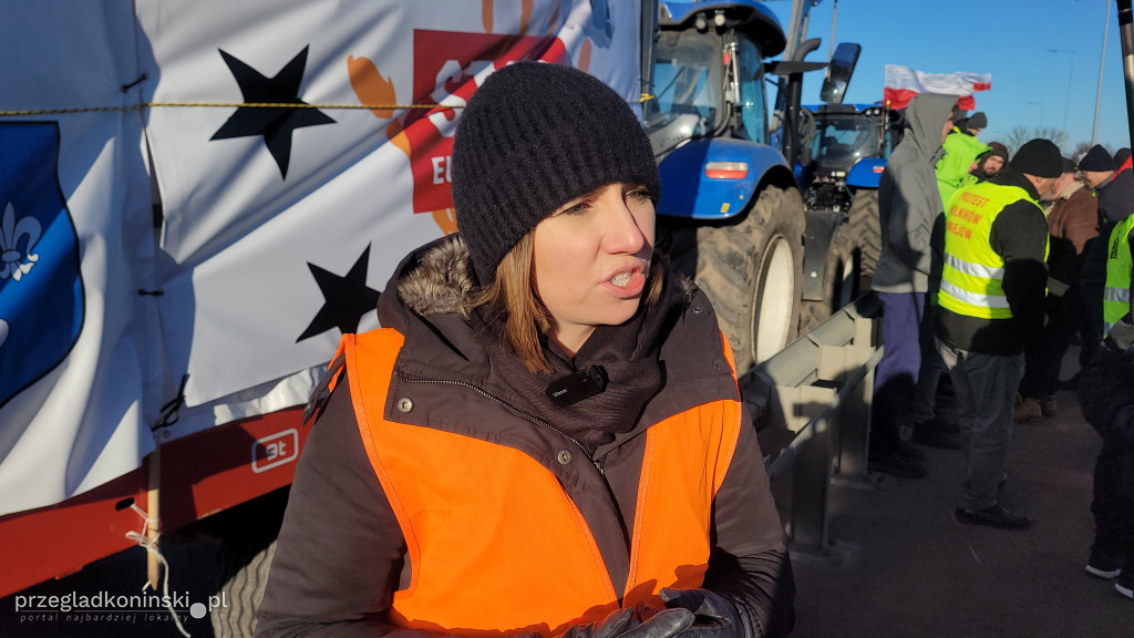 Protest rolników na wiadukcie nad autostradą
