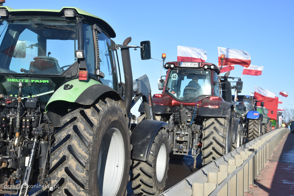 Protest rolników na wiadukcie nad autostradą