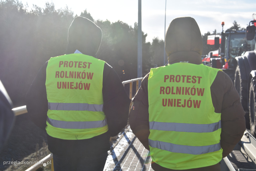 Protest rolników na wiadukcie nad autostradą