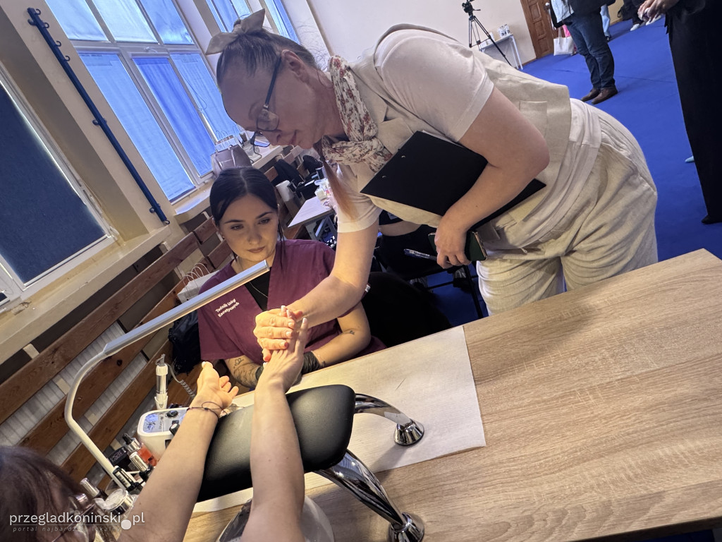 Konkurs stylizacji paznokci. Manicure biznesowy
