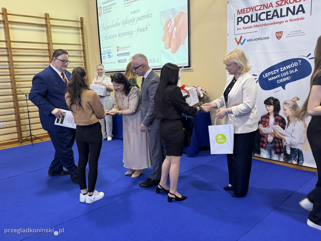 Konkurs stylizacji paznokci. Manicure biznesowy