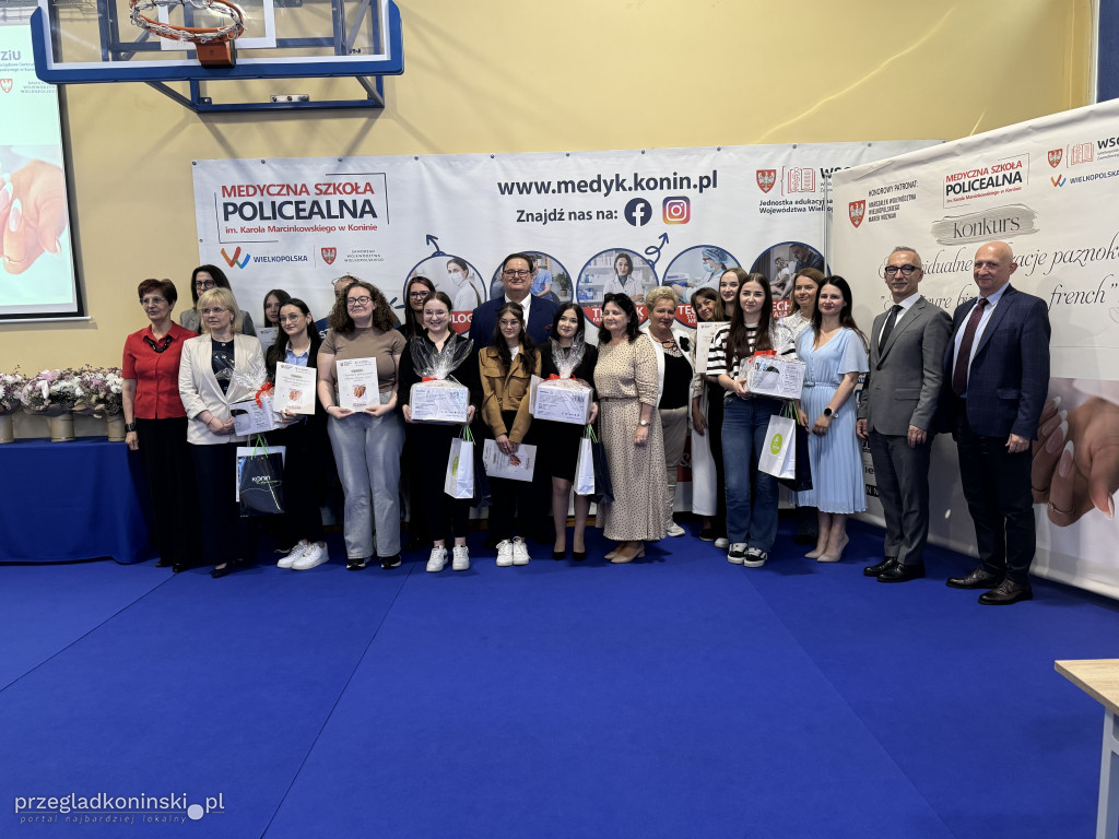 Konkurs stylizacji paznokci. Manicure biznesowy